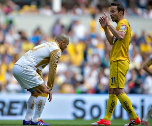 Dario Verón junto a Luis Gabriel Rey en un América vs Pumas