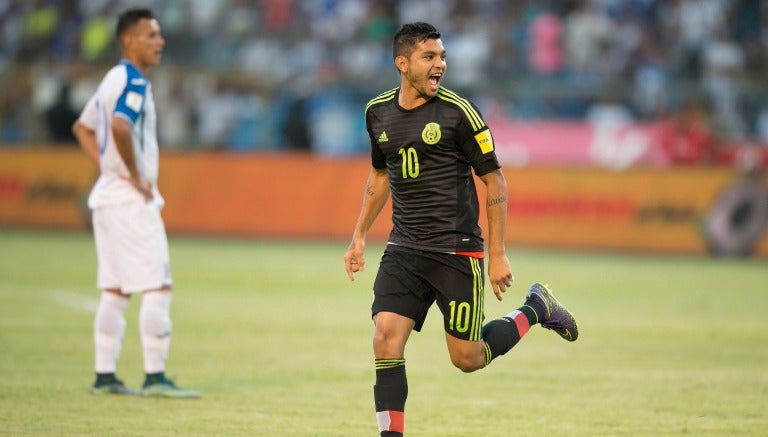 Tecatito celebra el gol marcado frente a Honduras