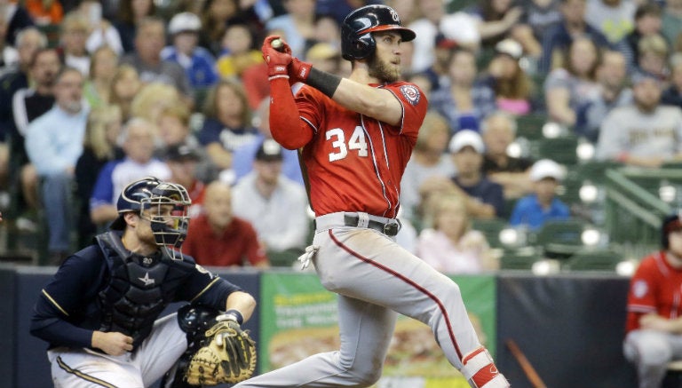 Bryce Harper batea con los Nacionales de Washington