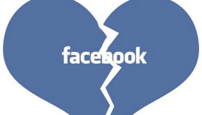 Logotipo de Facebook como corazón roto