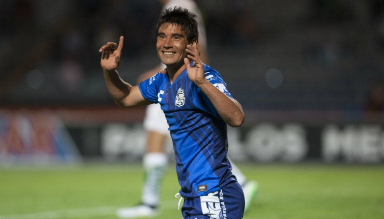 Matías Alustiza, en partido con el Puebla