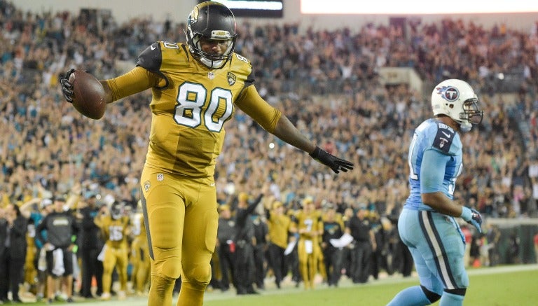 Julius Thomas festeja su touchdown contra Titanes