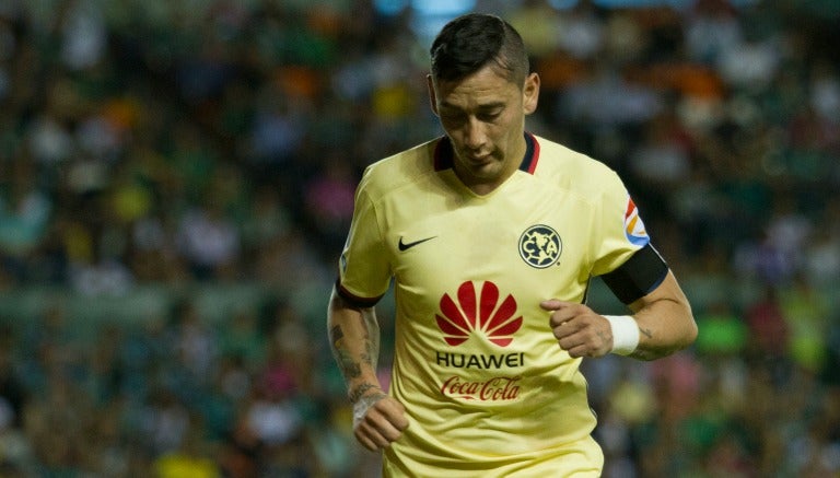 Sambueza, en un partido con el América