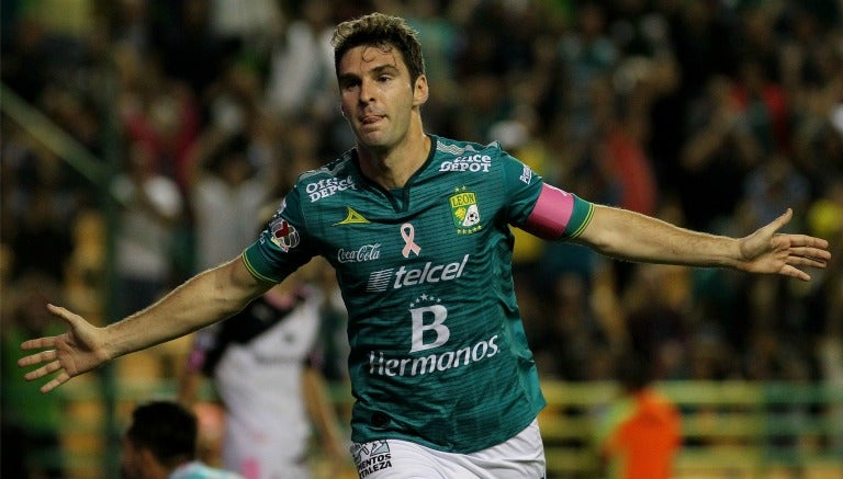 Mauro Boselli festeja un gol