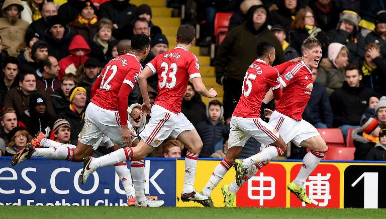 Jugadores del United festejan autogol del Watford