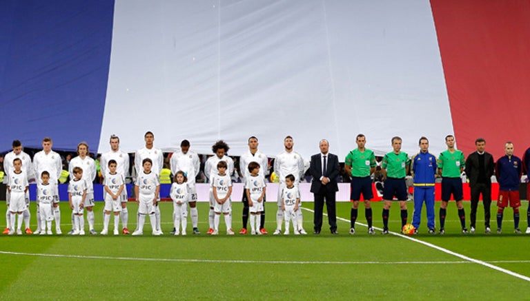 Bandera francesa en las tribunas del Bernabéu