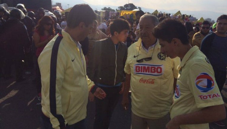 Aficionados del América, que fueron agredidos por seguidores de Pumas