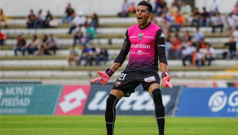 Gerardo Ruíz, portero de Atlante, celebrando el triunfo de los Potros