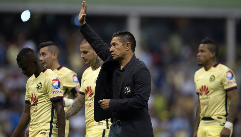 Ambriz en partido contra Pumas