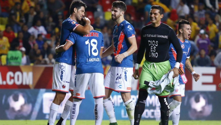 Jugadores de Veracruz festejan tras el triunfo