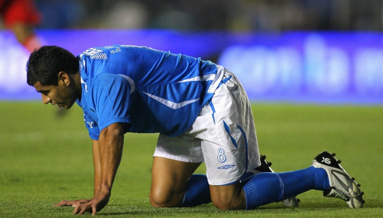 Carlos Bonet, en el césped durante Final contra Toluca