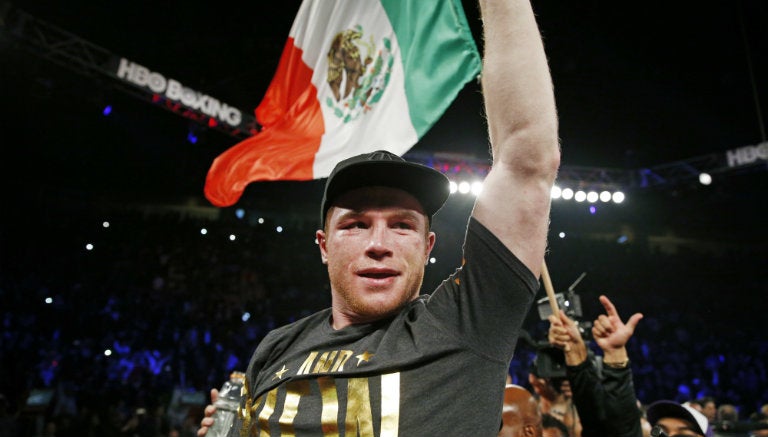 Canelo Álvarez festeja una victoria