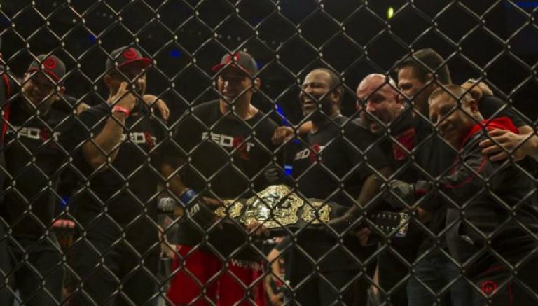 Werdum festeja con su equipo en UFC 188