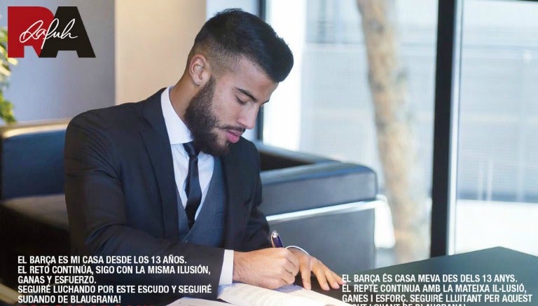 Momento en que Rafinha firma su contrato