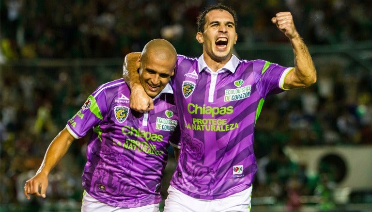 Armenteros y Rodríguez celebran un gol