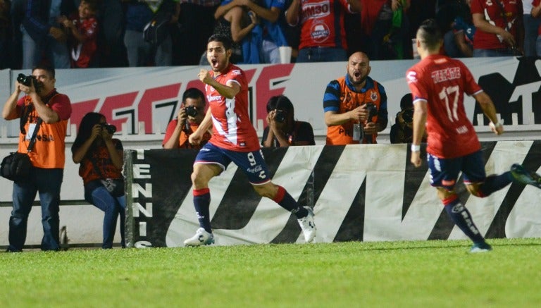 Daniel Villalva festeja el gol