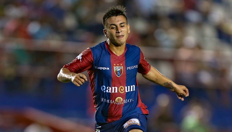 Carlos Cauich durante el partido de las Semifinales