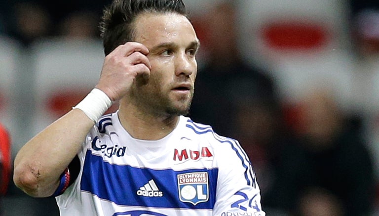 Valbuena durante un partido con el Lyon