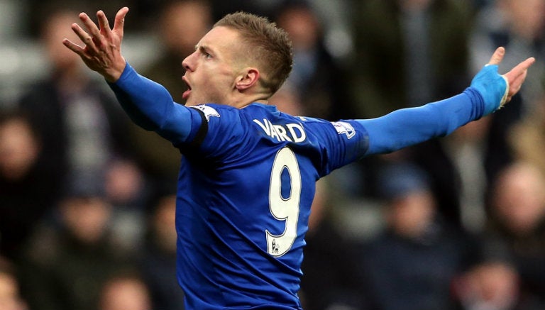 Jamie Vardy festeja un gol con el Leicester City