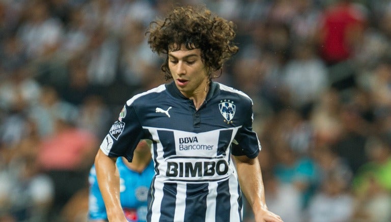 Stefan Medina en un partido de Monterrey