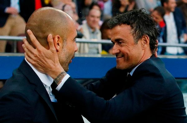 Guardiola y Luis Enrique se saludan antes de un juego