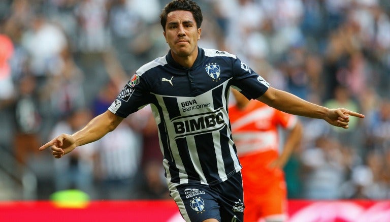 Efraín Juárez celebrando una anotación con Rayados