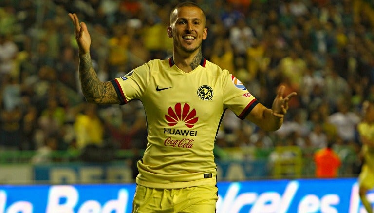 Benedetto celebra su gol contra León