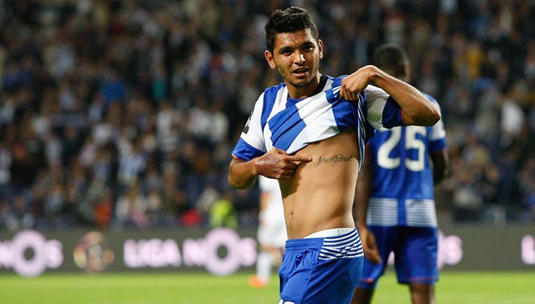 Tecatito muestra su tatuaje tras anotar un golazo contra Madeira