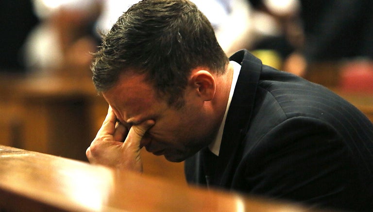 Pistorius se lamenta en la Corte