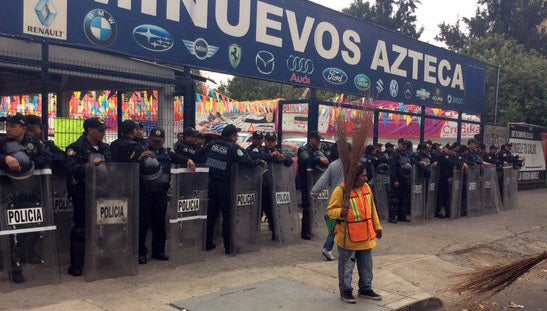 Los elementos de policía en las cercanías del Azteca