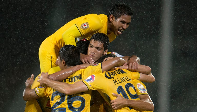 América festeja el cuarto gol sobre Pumas