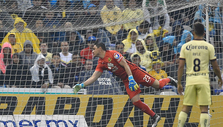 Moisés Muñoz en el juego contra Pumas 