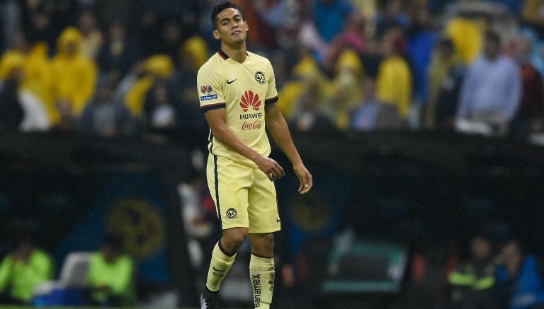 Andrés Andrade lamentando la derrota azulcrema contra Pumas