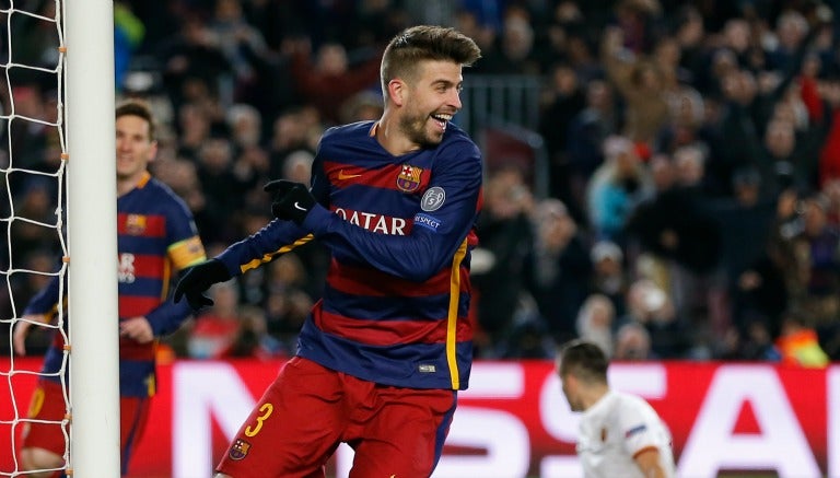 Gerard Piqué festeja un gol con Barcelona