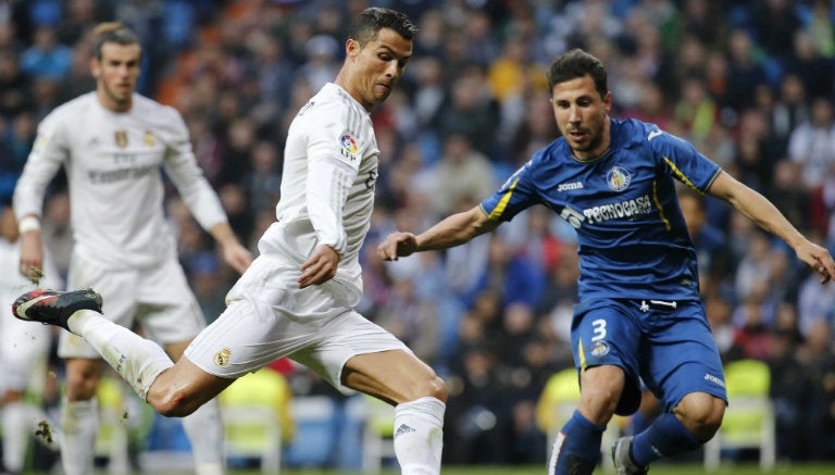 Cristiano Ronaldo se prepara para sacar disparo contra el Getafe