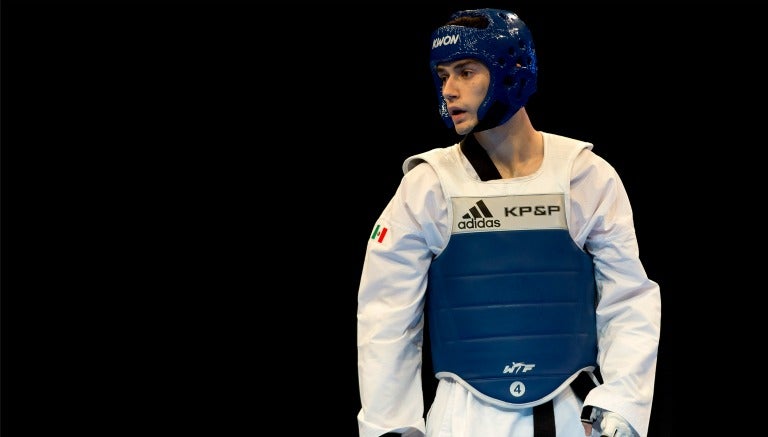 René Lizarraga durante un combate de taekwondo