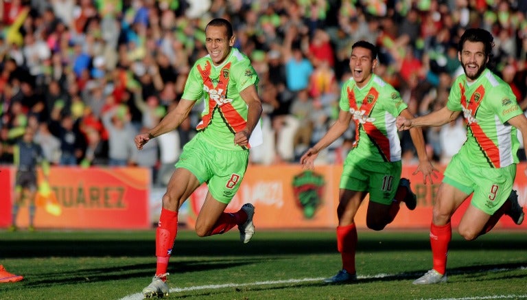 Wanderley de Jesús festeja un gol