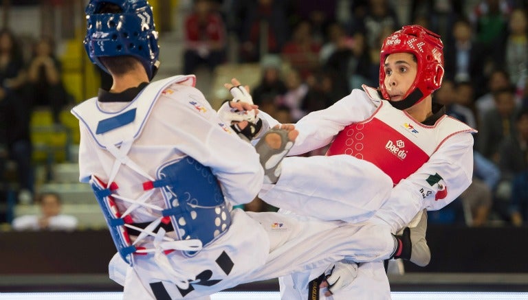 César Rodríguez en un combate de los -58kg