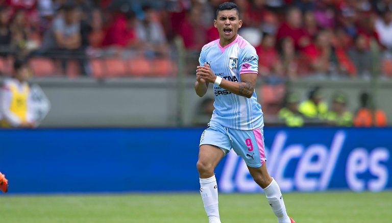 Orbelín Pineda, con los Gallos Blancos