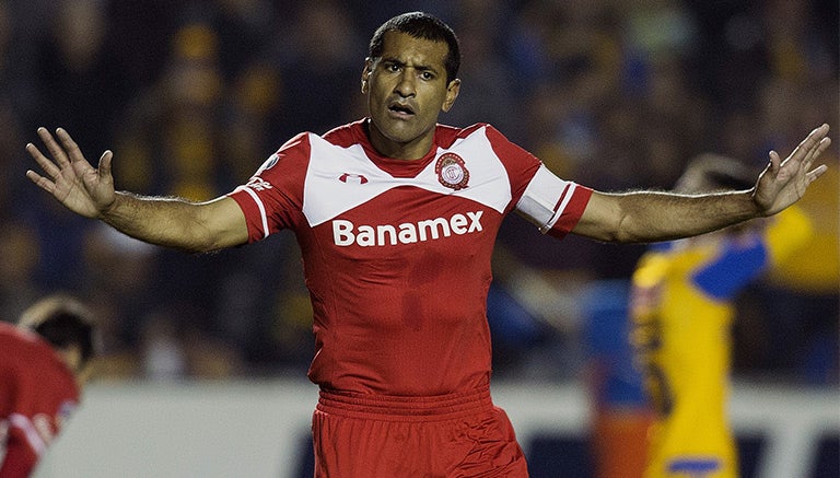 Paulo da Silva durante el partido contra Tigres