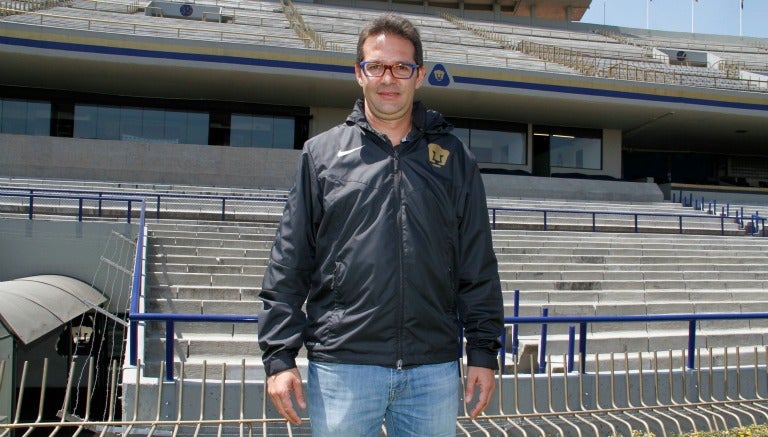 Antonio Sancho posa en el Olímpico Universitario