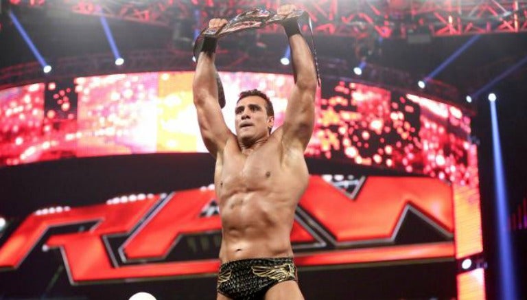 Alberto Del Río festeja un triunfo en Raw