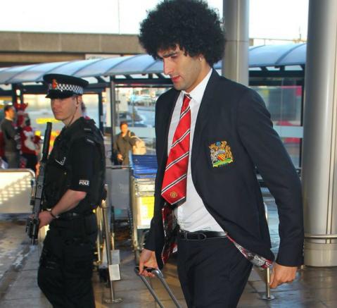 Marouane Fellaini llegando al aeropuerto alemán