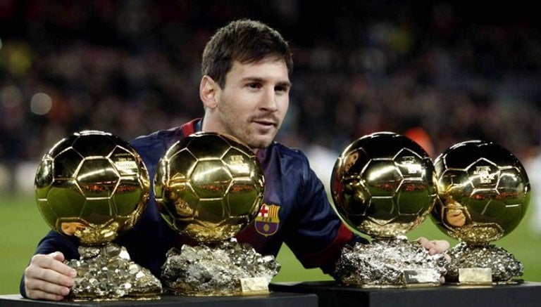 Messi presume sus cuatro balones de oro