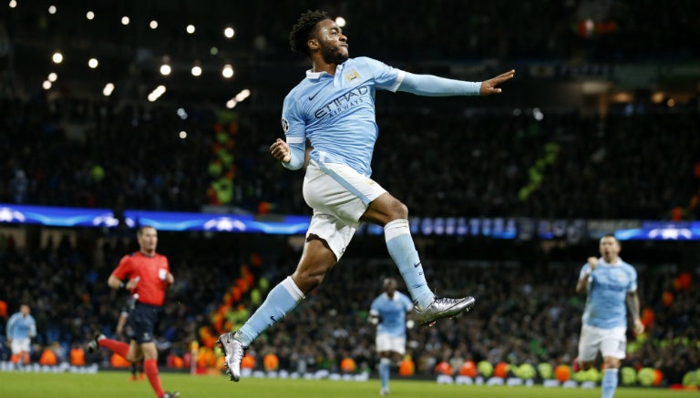 Sterling festeja tras marcar un gol