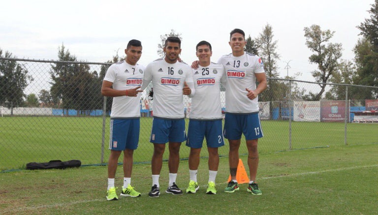 Orbelín junto a sus nuevos compañeros en Chivas