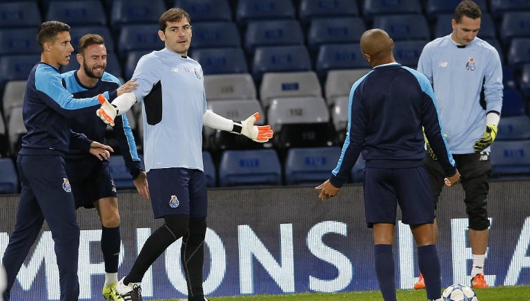 Layún y Casillas, junto a sus compañeros de equipo