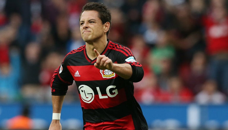 Chicharito celebra con con el Bayer