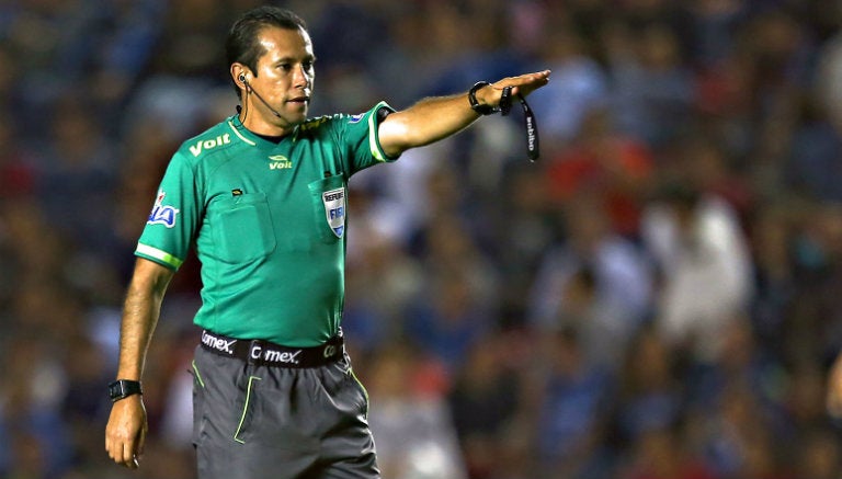 José Alfredo Peñaloza en un partido de la Liga MX