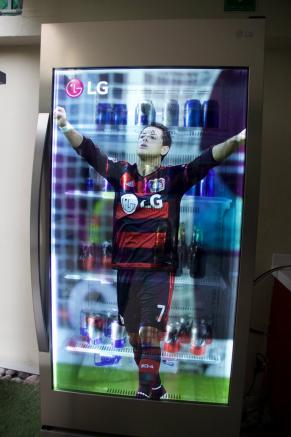 Chicharito aparece en el vidrio del refrigerador 